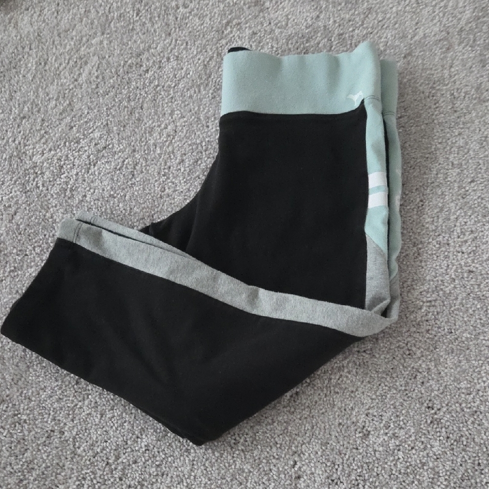 Victoria's Secret Pink Women's Black and Teal Capri Length Yoga Pant